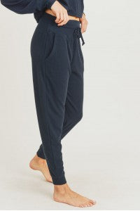 All-Over Ribbed Essential Sweatpants - Black